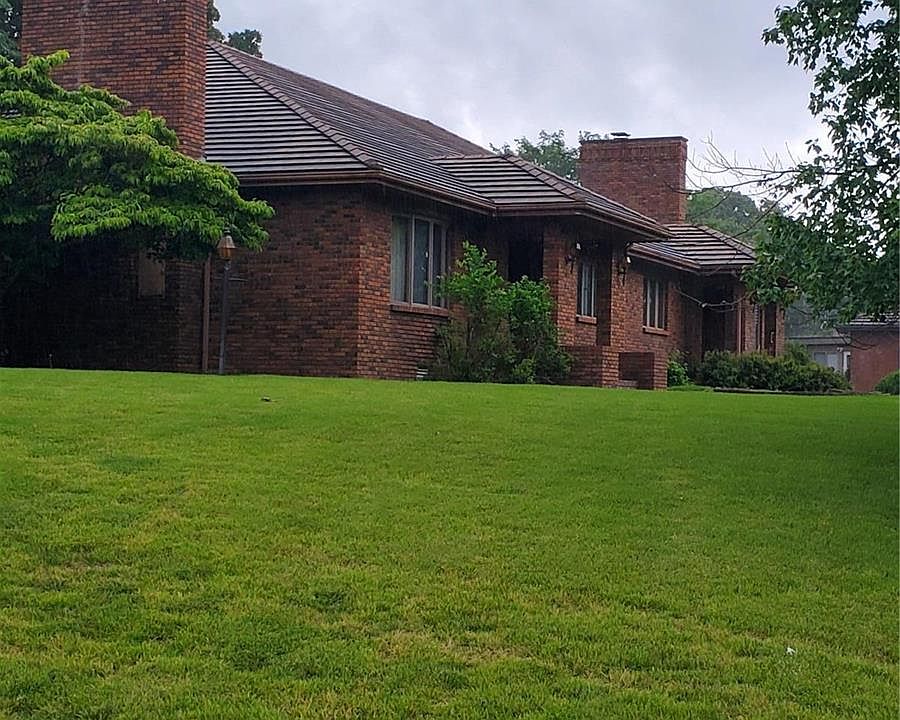 1st image of 130 Manors Dr