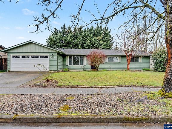 2nd image of 2377 Woodlawn Ct NE