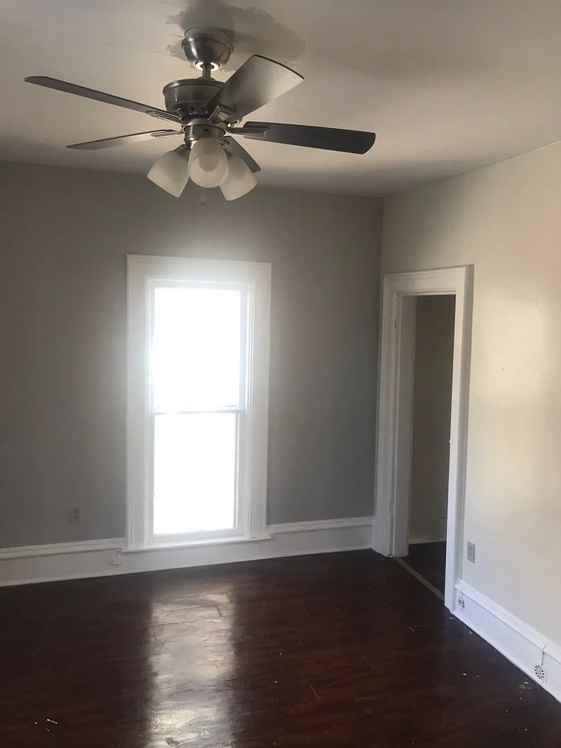 8 Bedroom house w/ 3 bathrooms, 3 kitchens — Photo 4
