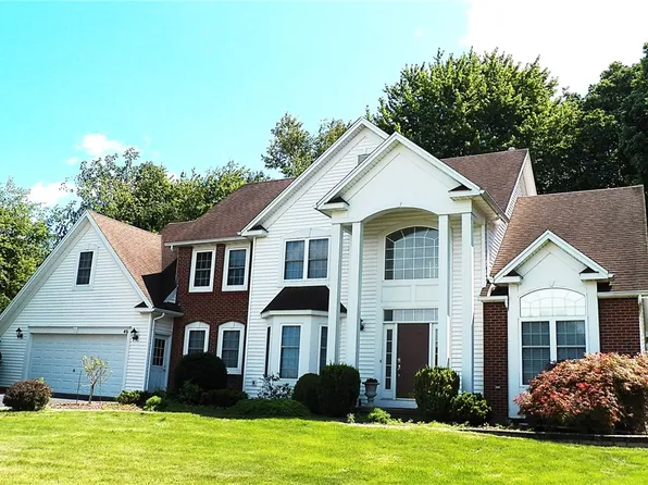 46 Glencross Cir, Rochester, NY 14626