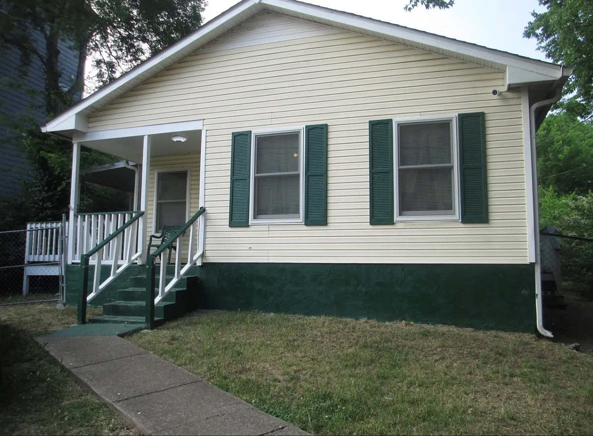 4 bed, 1.5 bath, 1199 sqft, $3,000 — Photo 1