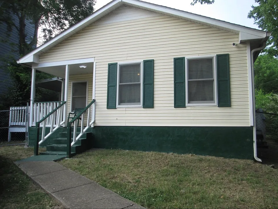 1206 Avondale Cir
