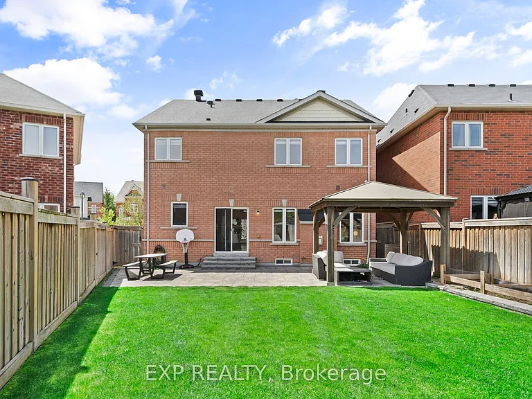 131 Greenwood Rd — Photo 33