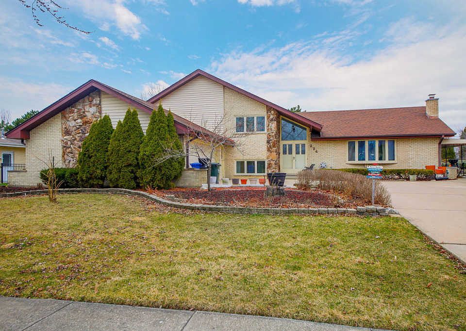 1st image of 224 Waterford Dr