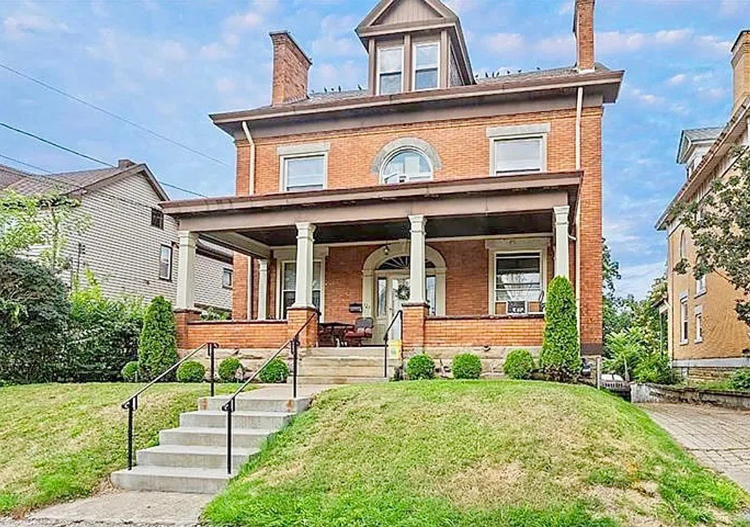 125 Washington Avenue (Full Service) (For Sale) — Photo 1
