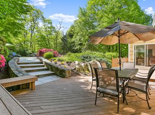 31 Horseshoe Rd, Cos Cob, CT 06807