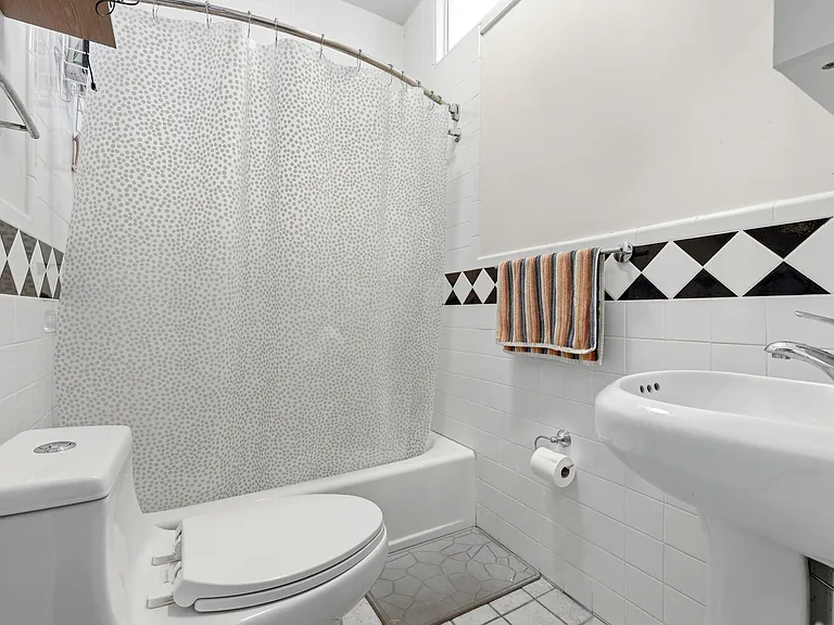 62 Clarendon St #7 — Photo 11