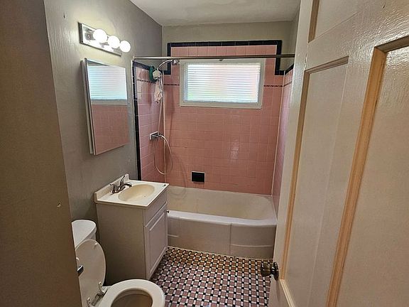 2nd image of 512-524 E Henry Clay St #524-1