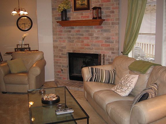 Family Room w/Fireplace