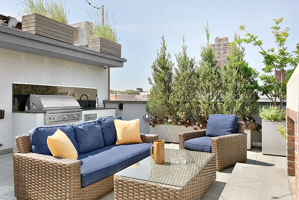 Sold by Compass | media 21