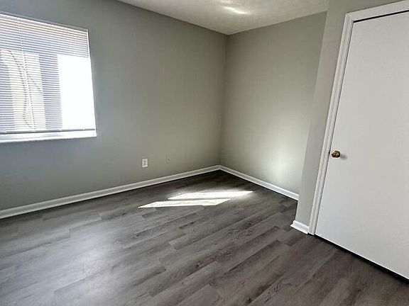 5th image of 208 Lakeshore Dr APT 4