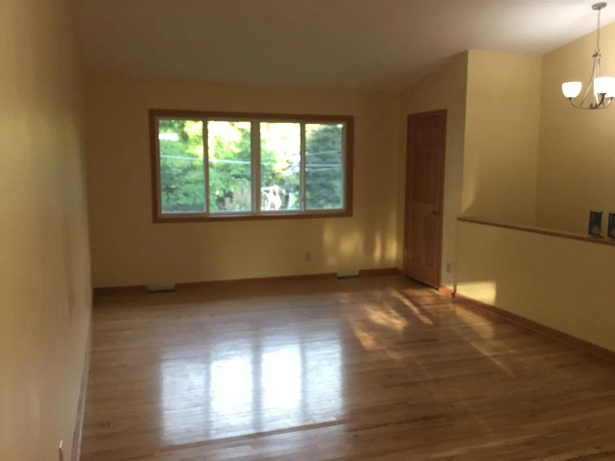 3 bed, 1702 sqft, $2,850 — Photo 2