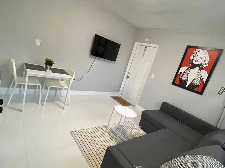 4140 SW 13th Ter #5 — Photo 6