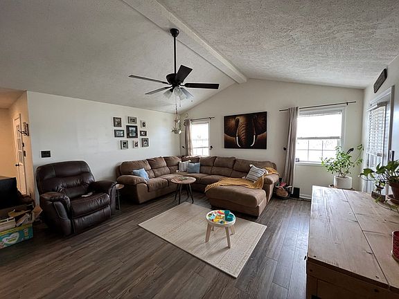 3rd image of 271 Sheridan Cir