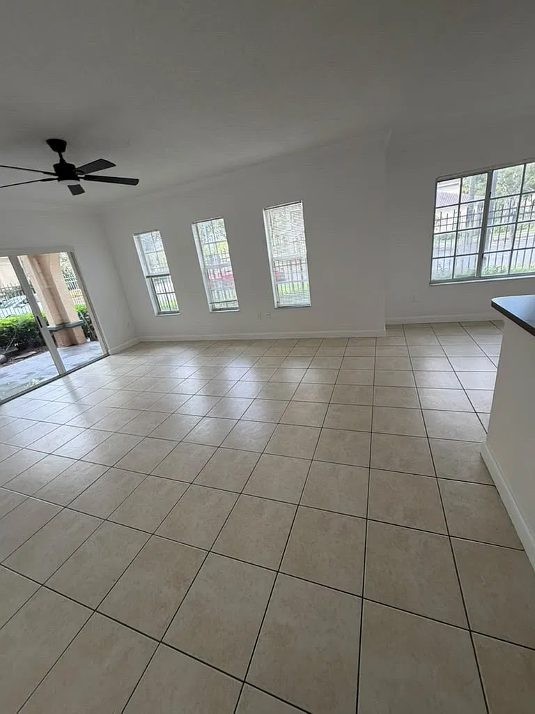 2 bed, 1072 sqft, $2,700 — Photo 3