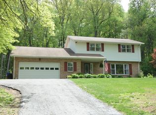 116 Sunnyfield Dr, Fleetwood, PA 19522
