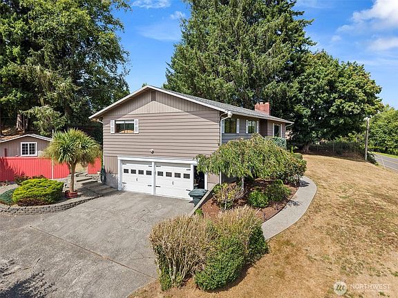 2nd image of 1212 Fowler Street