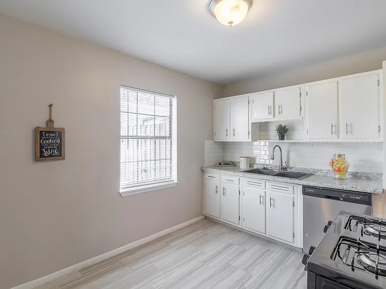 313 Evans St — Photo 5