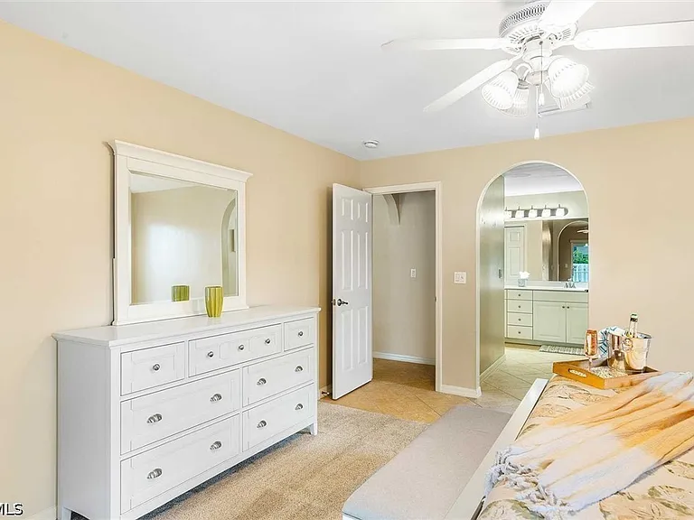 4226 SW 14th Pl — Photo 10