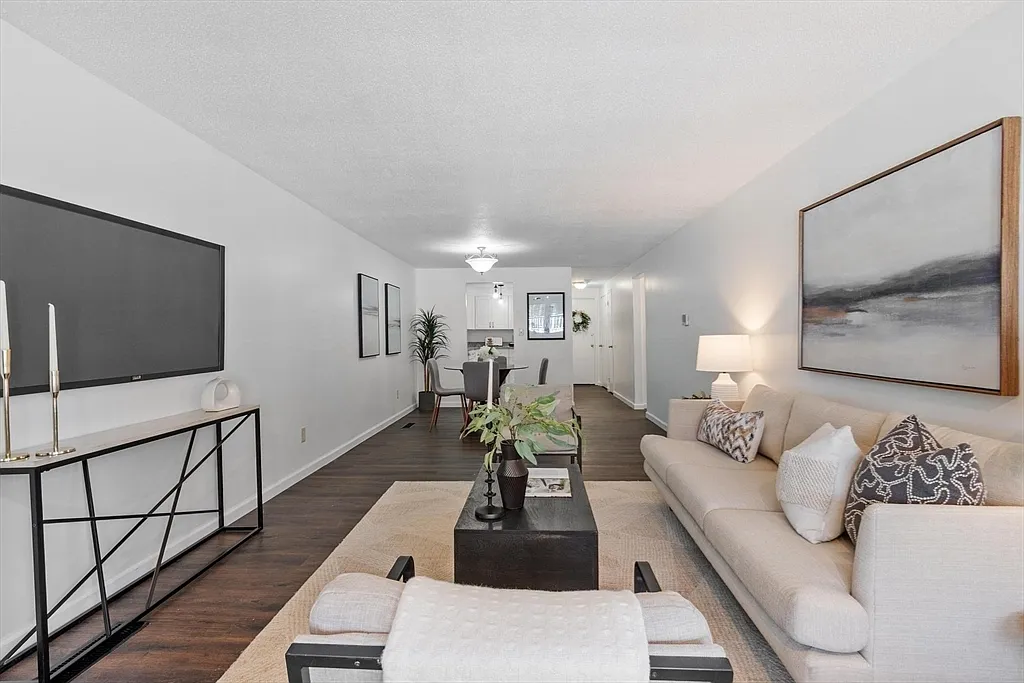 2 bed, 2.0 bath, 1000 sqft, $2,700 — Photo 2