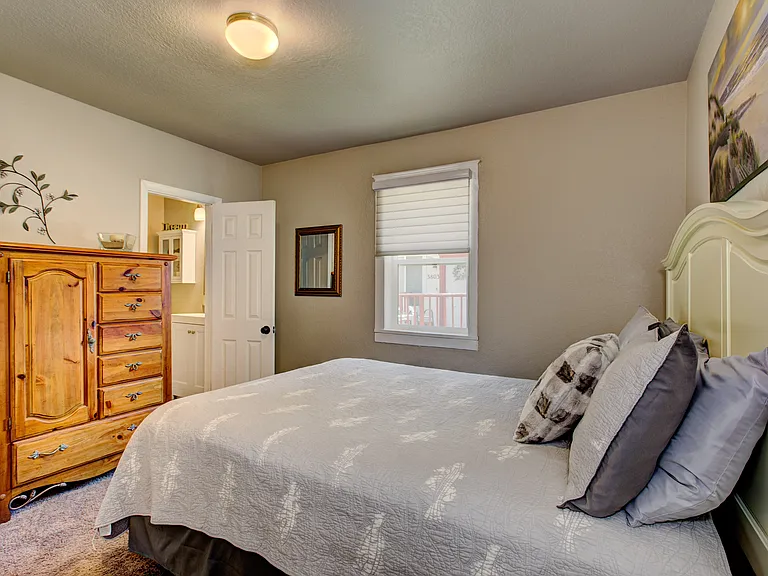503 S Latah St — Photo 4