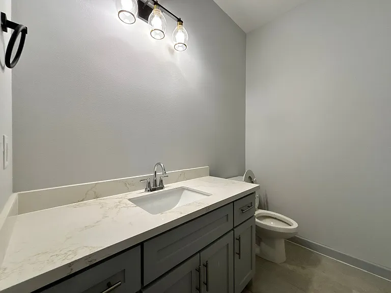 921 Jay Ave — Photo 4