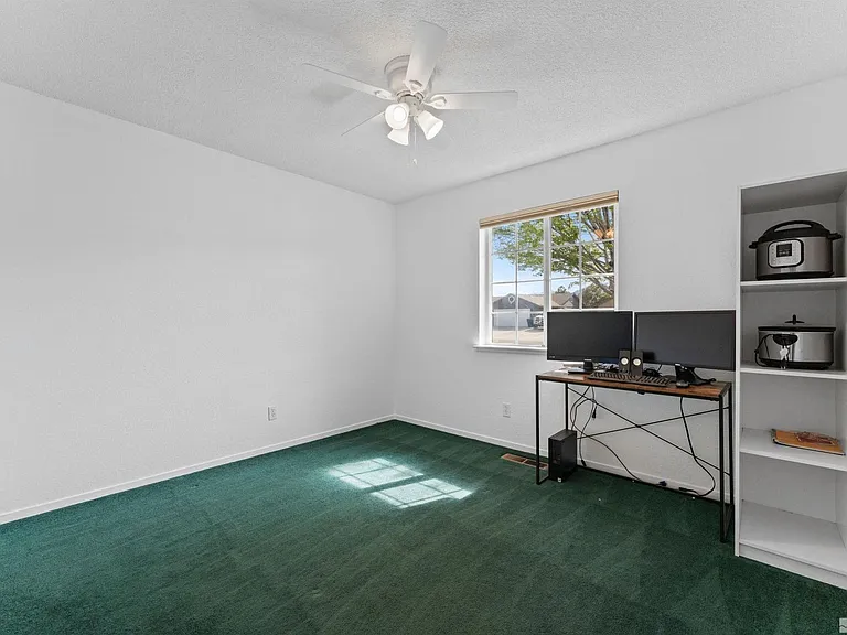 1380 Patricia Dr — Photo 29
