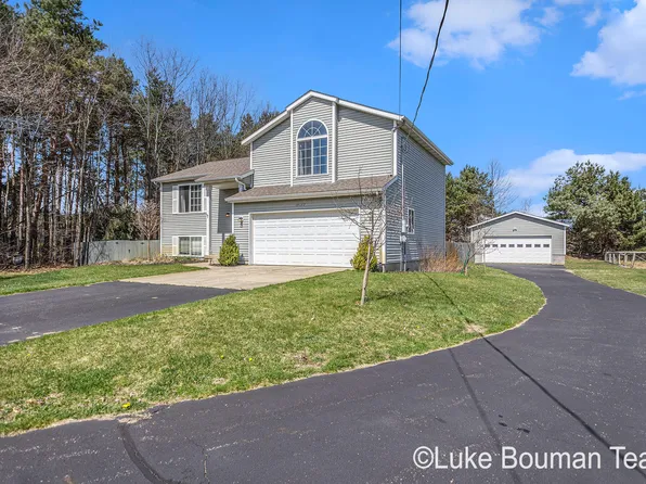 15177 Barry St, West Olive, MI 49460