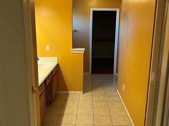 4th image of 2731 Whitinham Dr