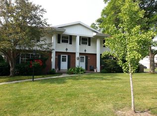 11829 W Watertown Plank Rd, Wauwatosa, WI 53226