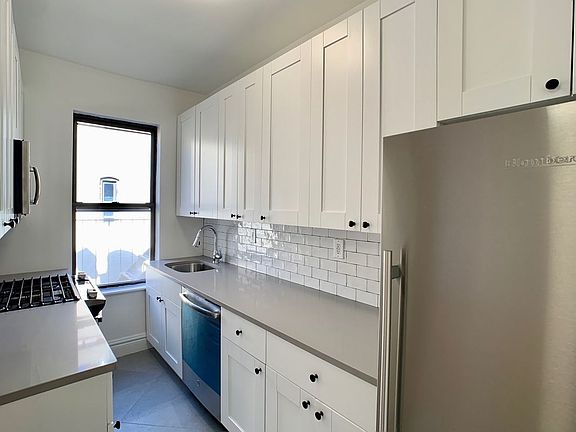 3rd image of 67 Morton St APT 6C