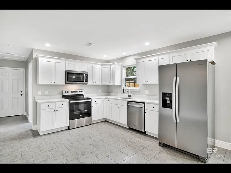 24672 Chestnut St — Photo 1