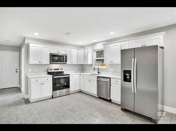 24672 Chestnut St, Elberta, AL 36530