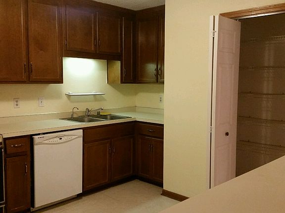 2nd image of 38 Portsmouth Ct #2101