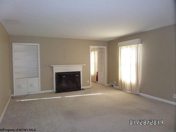 4th image of 904 Farms Dr