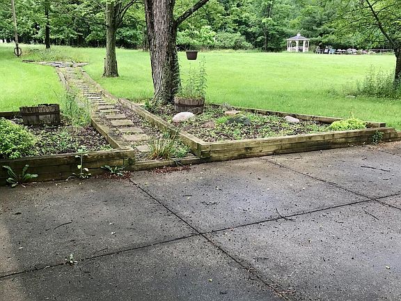 3rd image of 701 East Dr