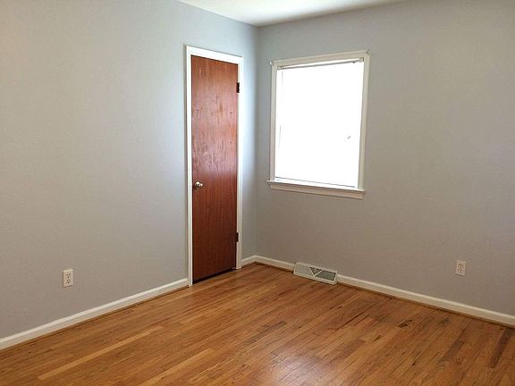 3rd image of 5010 Goldsboro Dr