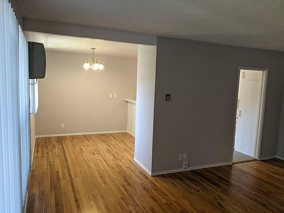 5th image of 4400 Farmdale Ave #3