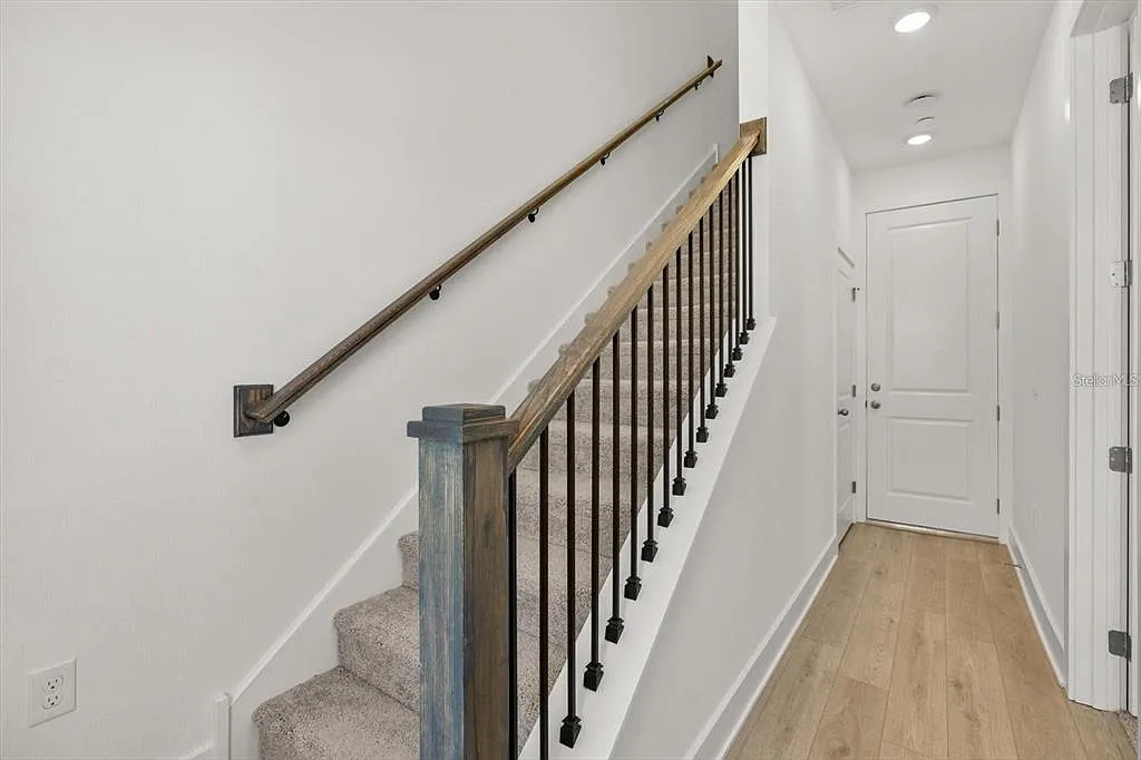 3 bed, 3.5 bath, 2072 sqft, $3,150 — Photo 4