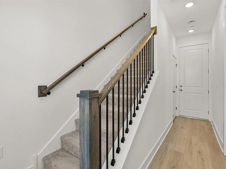 15489 Hamlin Park Dr — Photo 4