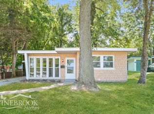 14 Marquette Dr, Florissant, MO 63031