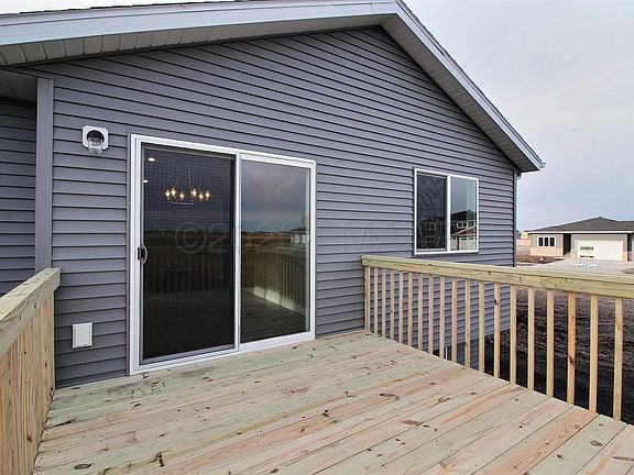 3rd image of 705 Albert Dr W