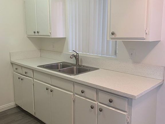 3rd image of 530 Venice Way APT 12