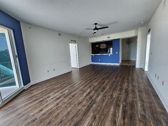 5th image of 2801 S Ridgewood Ave Unit 403