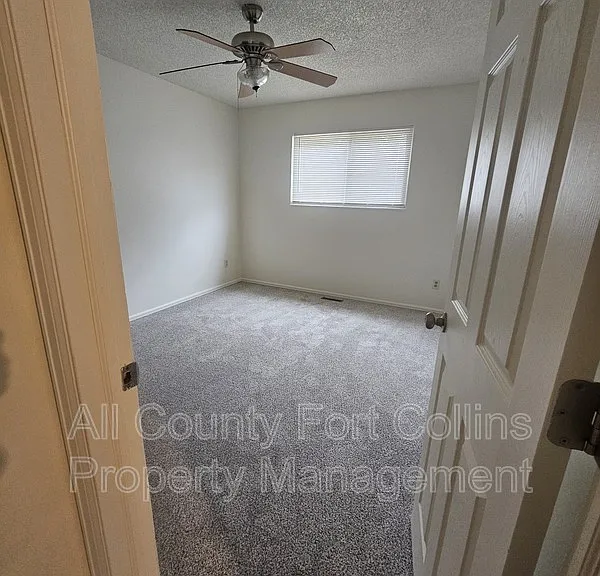 4406 Hummingbird Dr — Photo 2