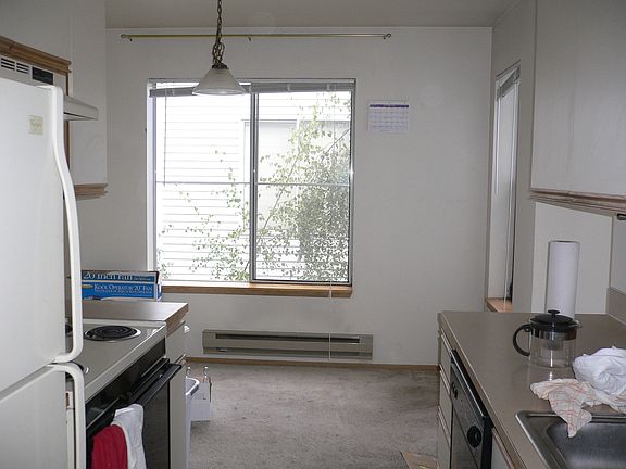 4th image of 12054 Roosevelt Way NE APT A302