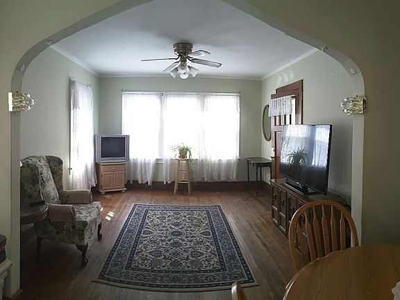 5th image of 820 Renrose Ave