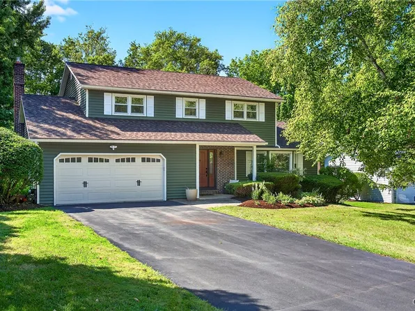8190 Pembroke Dr, Manlius, NY 13104