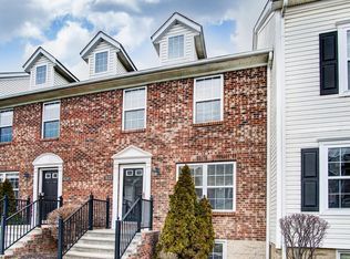 1122 Green Knoll Dr, Westerville, OH 43081