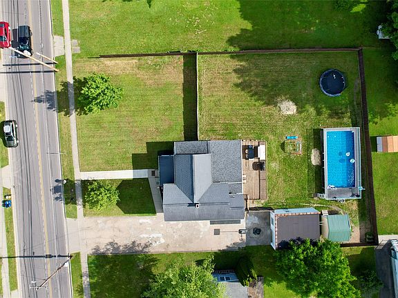 3rd image of 309 Oakdale Rd